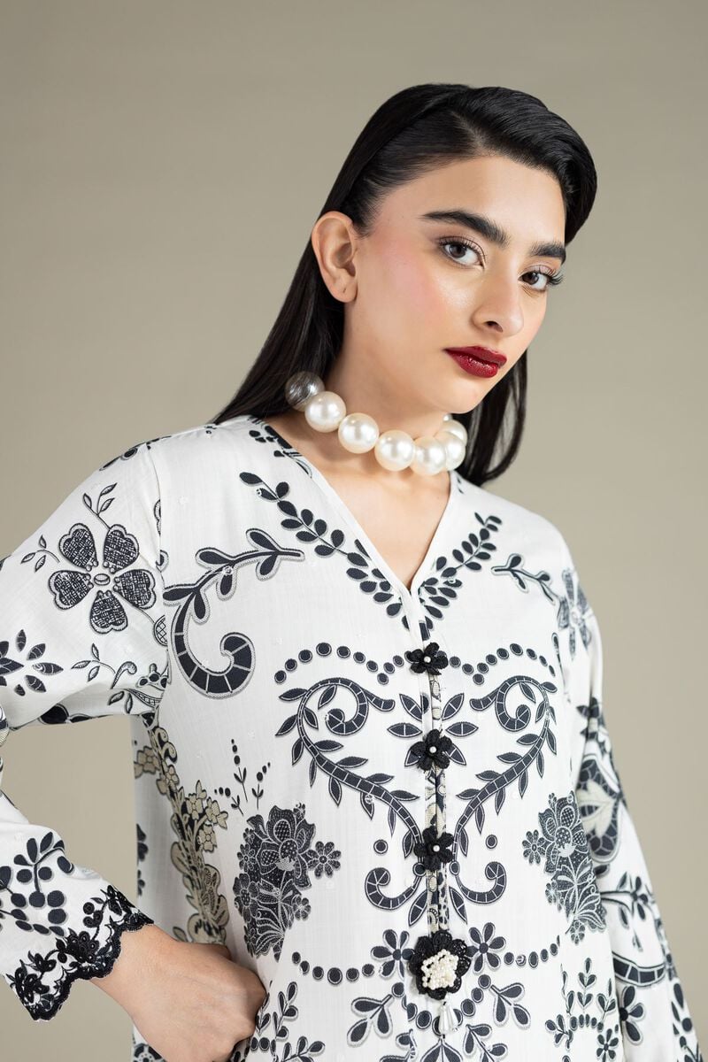 Monochrome Back-Embroidered Kurta